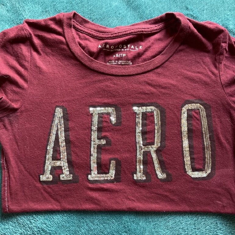 Playera Aeropostale lentejuelas de segunda mano GoTrendier