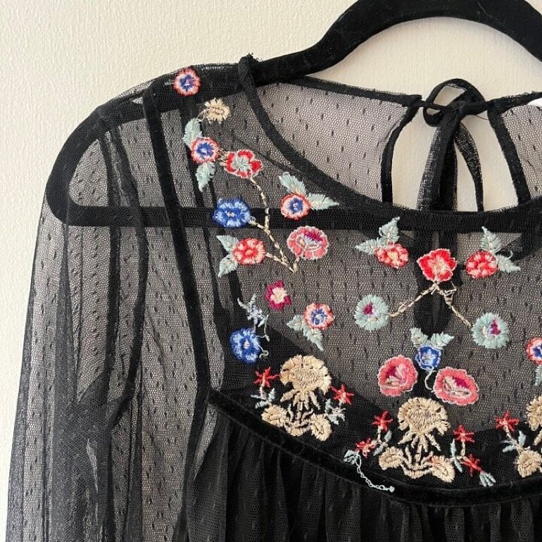 Zara Blusa Transparente Con Bordado Blusas Elegantes Blusa Negra