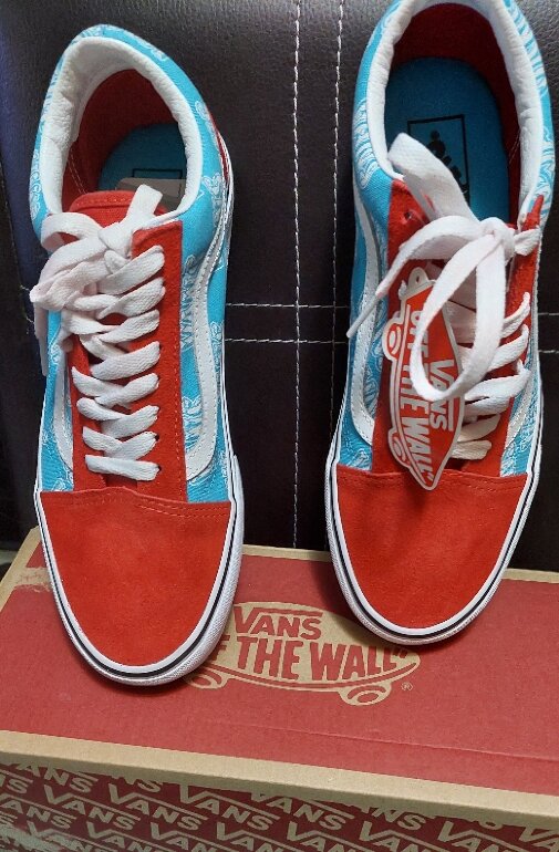 Tenis VANS OLD SKOOL ROJO CON AZUL de segunda mano GoTrendier