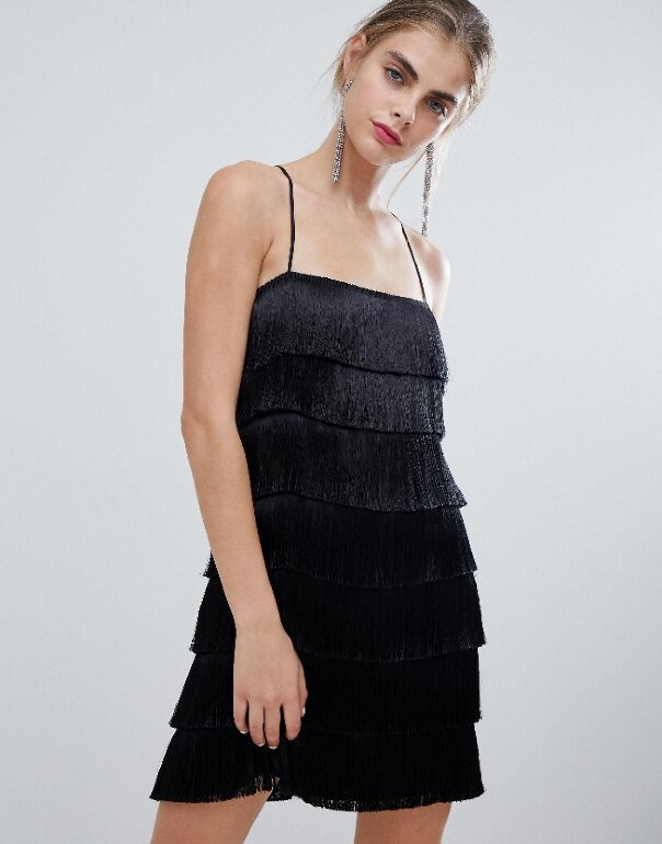 Vestido corto de flecos negro elegante de Bershka de segunda mano