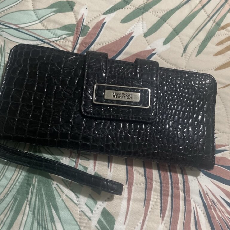 Maletín Kenneth Cole De Cuero - Doble Fuelle, Para Portátil De 15.6", Color Negro - Estilo Profesional
