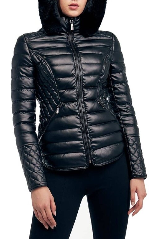 Chamarra Negra Capitonada Tacto Piel de Hollyland de segunda mano