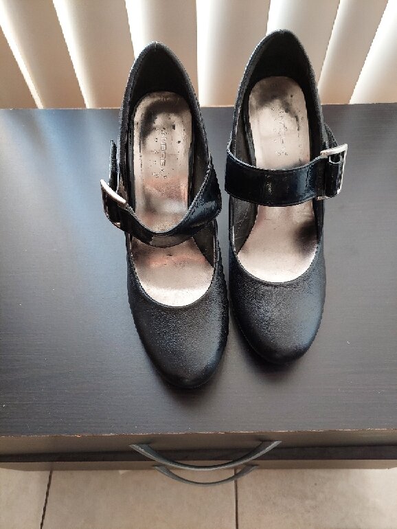 Zapatillas negras de tacon de aguja de Andrea de segunda mano