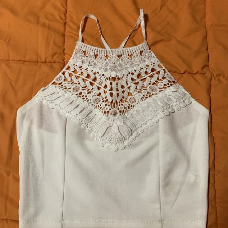 Blusa de tirantes cruzados de Shein de segunda mano GoTrendier