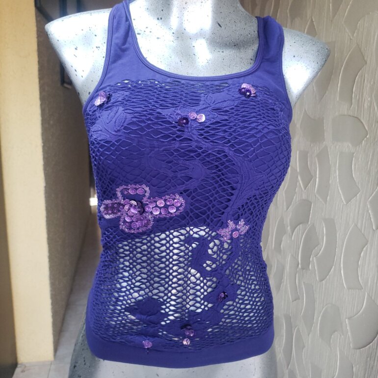 Playera red morada lentejuela con top de Michelle de segunda mano