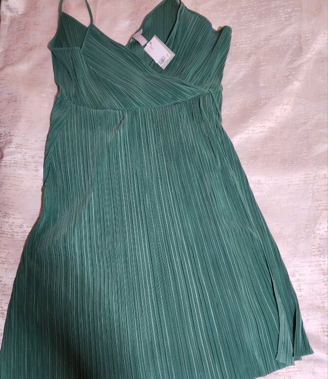 Vestido plisado H&M de segunda mano GoTrendier