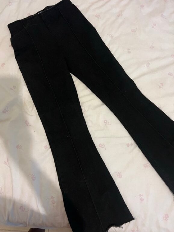 Pantalón acampanado negro de Cuidado Con El Perro de segunda mano