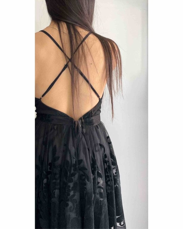 Vestido negro corto con estampado de Luxxel de segunda mano