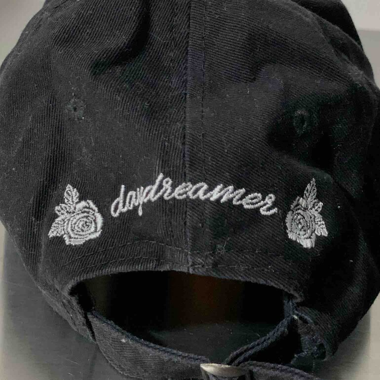 Gorra negro con bordado de Bershka de segunda mano GoTrendier