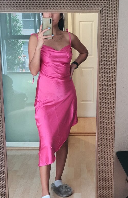 Vestido rosa satin de Shein de segunda mano GoTrendier