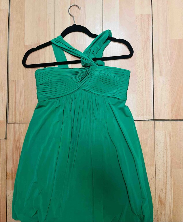 Vestido verde BCBG Max Azria de BCBGMAXAZRIA de segunda mano - GoTrendier Vestido verde BCBG Max Azria de BCBGMAXAZRIA de segunda mano - GoTrendier