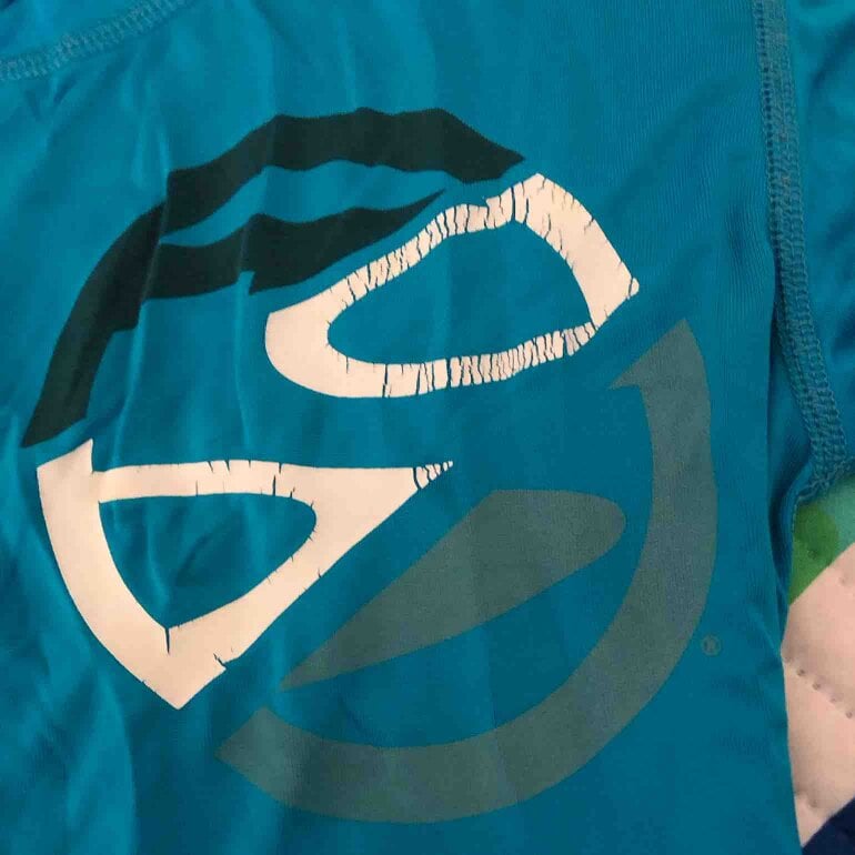 Playera licra azul para niño de Squalo de segunda mano GoTrendier