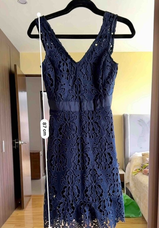 Vestido azul encaje de Banana Republic de segunda mano - GoTrendier