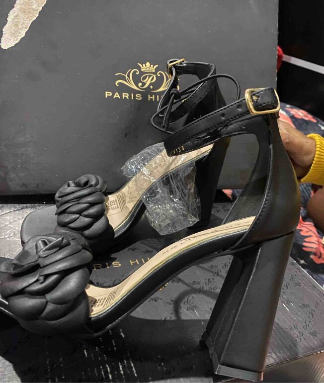 Zapatilla Paris Hilton negras de segunda mano GoTrendier