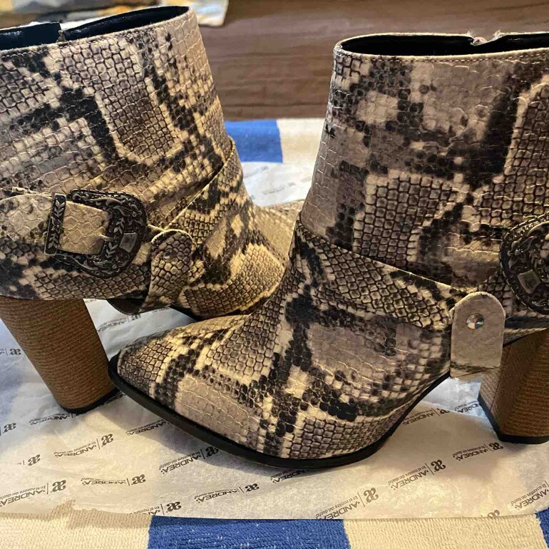 BOTA VÍBORA 🐍 😉 de Andrea de segunda mano GoTrendier