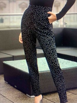 Pantalón negro con puntos blancos de Shein de segunda mano