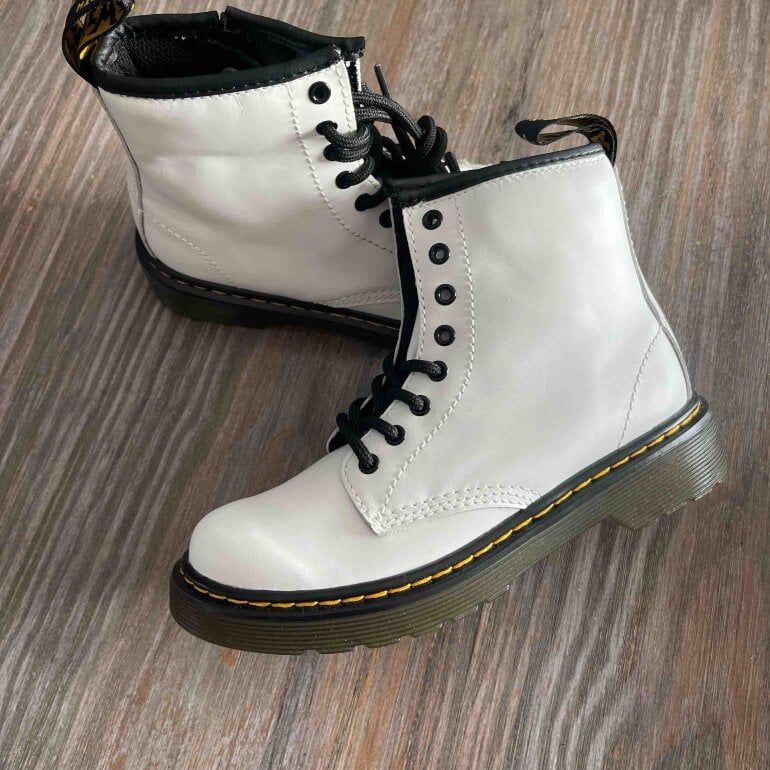 Botas blanca kids de Martens de segunda mano