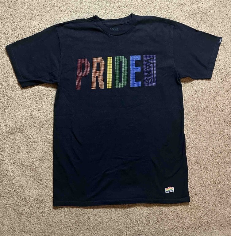 Playera PRIDE🏳️‍🌈 VANS de segunda mano GoTrendier