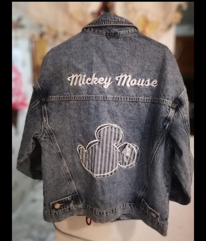 Chamarra mezclilla Mickey de OGGI de segunda mano GoTrendier