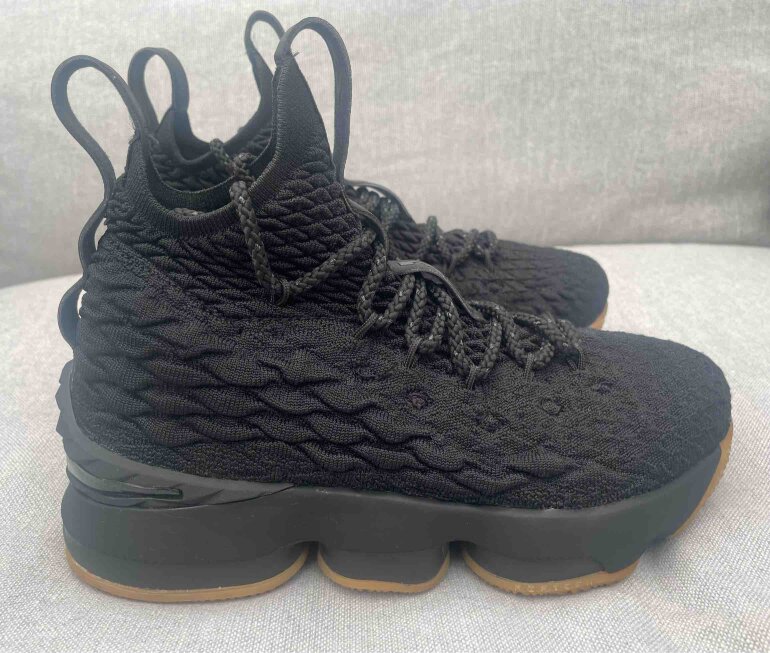 Tenis Lebron James 15 Black Gum de Nike de segunda mano GoTrendier