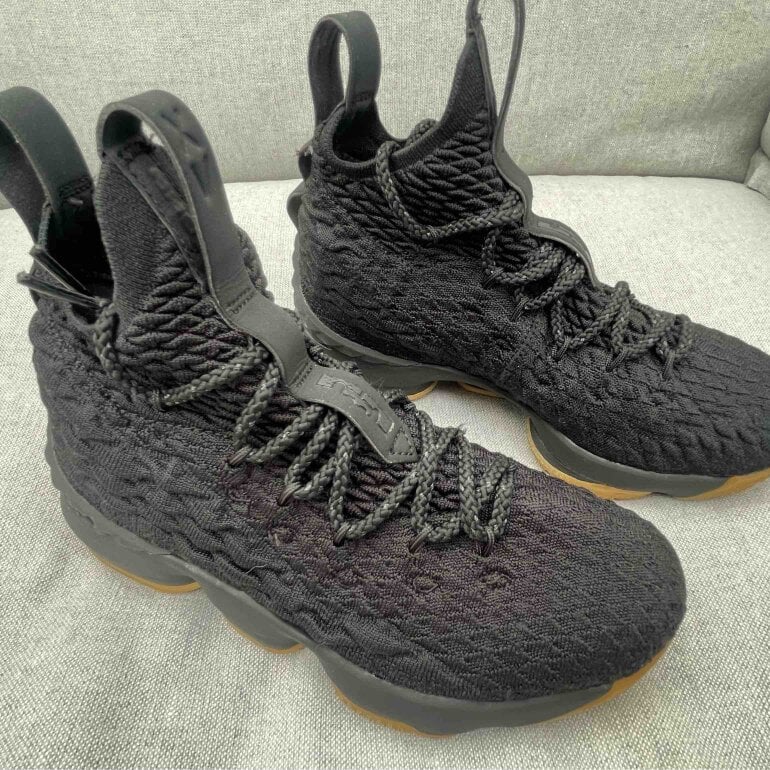 Tenis Lebron James 15 Black Gum de Nike de segunda mano GoTrendier