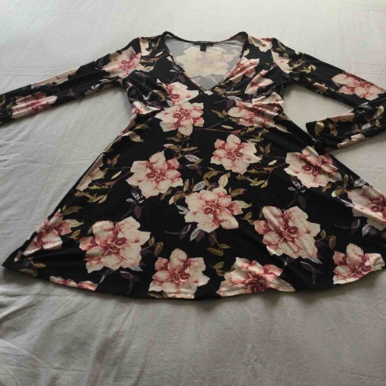 knee length dresses for ladies Floral Maxi Dress with Long Sleeves - Helena