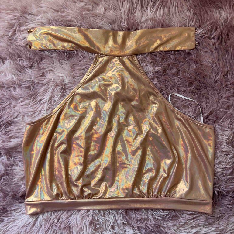 Top halter metálico de Shein de segunda mano GoTrendier