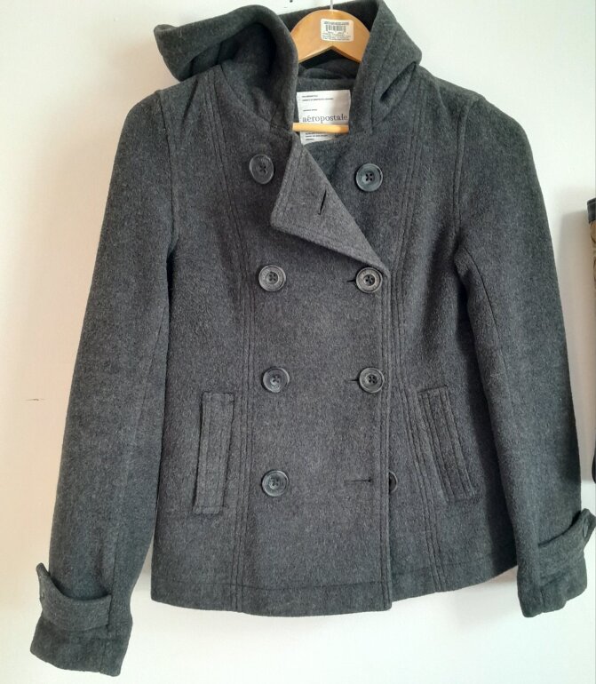 Abrigo corto aeropostale de segunda mano GoTrendier