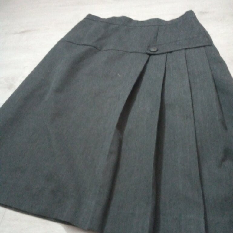 Falda escolar en gris Oxford de Otras marcas de segunda mano