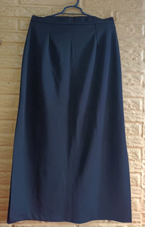 Falda talle largocolo negro de Santory de segunda mano GoTrendier