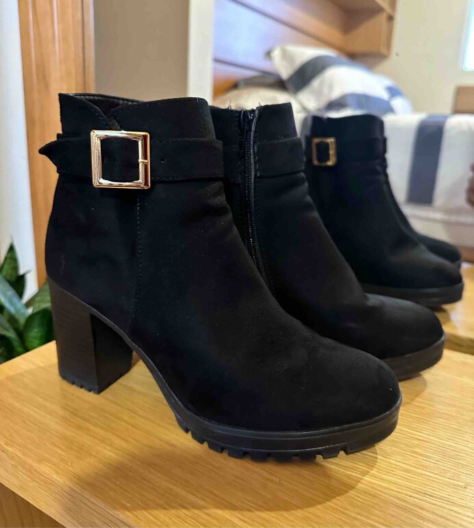 Botas 👢 negras VIA URBANA de segunda mano GoTrendier