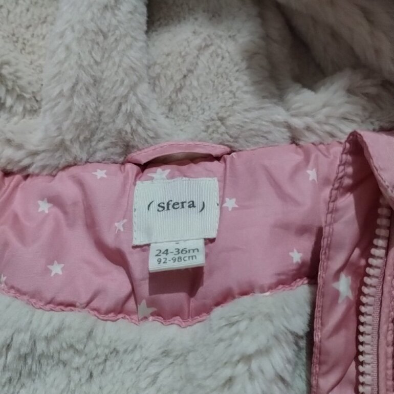 Chamarra de estrellitas ⭐ de Sfera kids de segunda mano GoTrendier