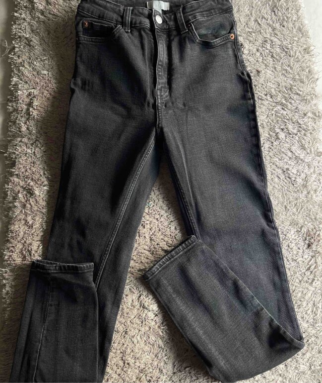 Jeans negros H&M de segunda mano GoTrendier