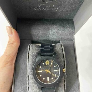Bonito reloj Vince Camuto color Negro de segunda mano GoTrendier