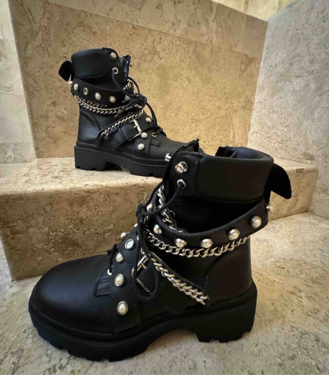 Botas negras Zara de segunda mano GoTrendier - Main Image