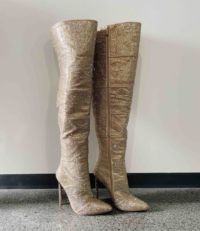 botas doradas steve madden