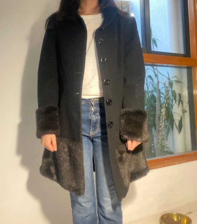 Abrigo negro formal de Ivonne de segunda mano GoTrendier