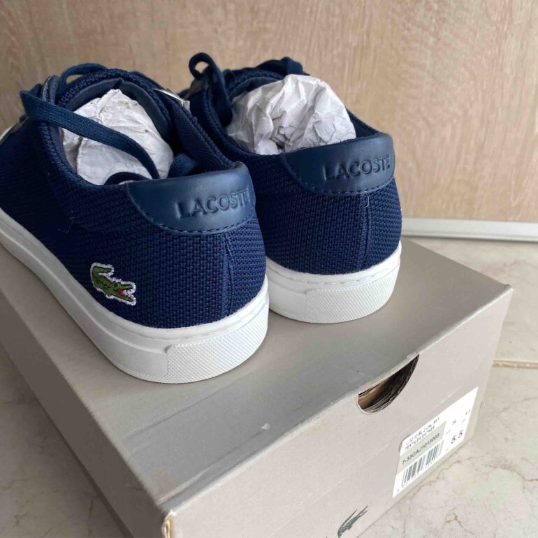 Tenis Lacoste azul marino de segunda mano GoTrendier