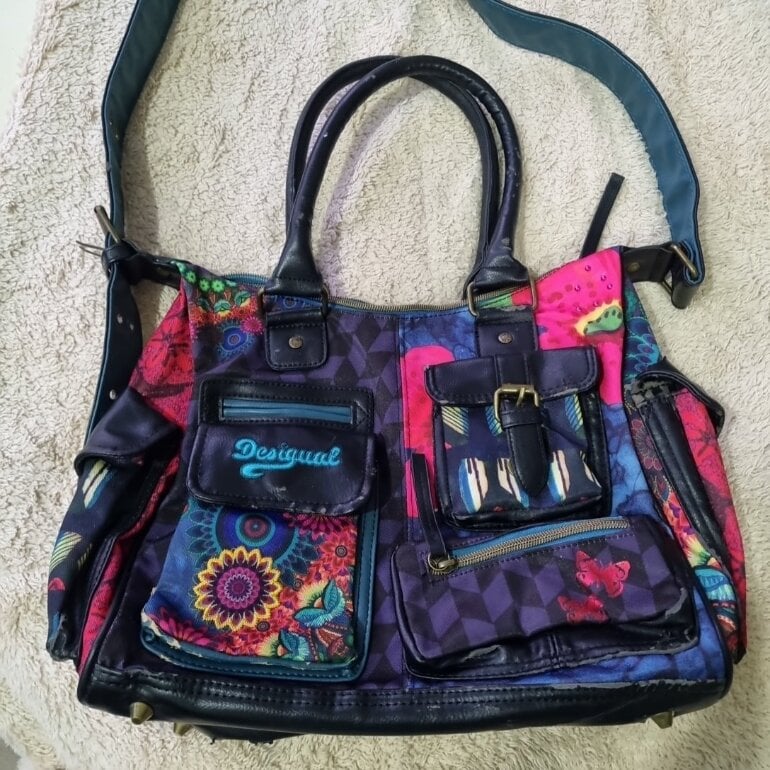 Bolsa Desigual grande y colorida de segunda mano GoTrendier