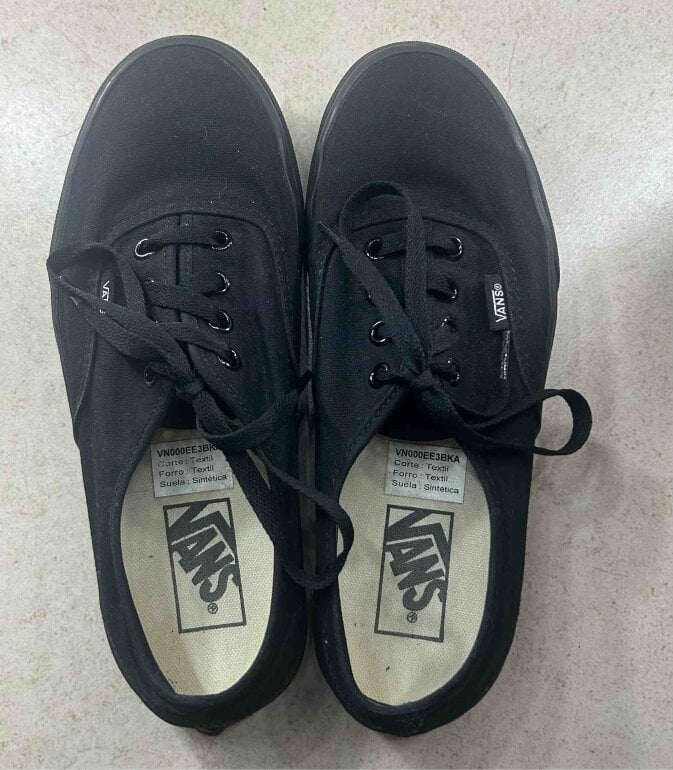 Tenis Vans negros originales de segunda mano GoTrendier