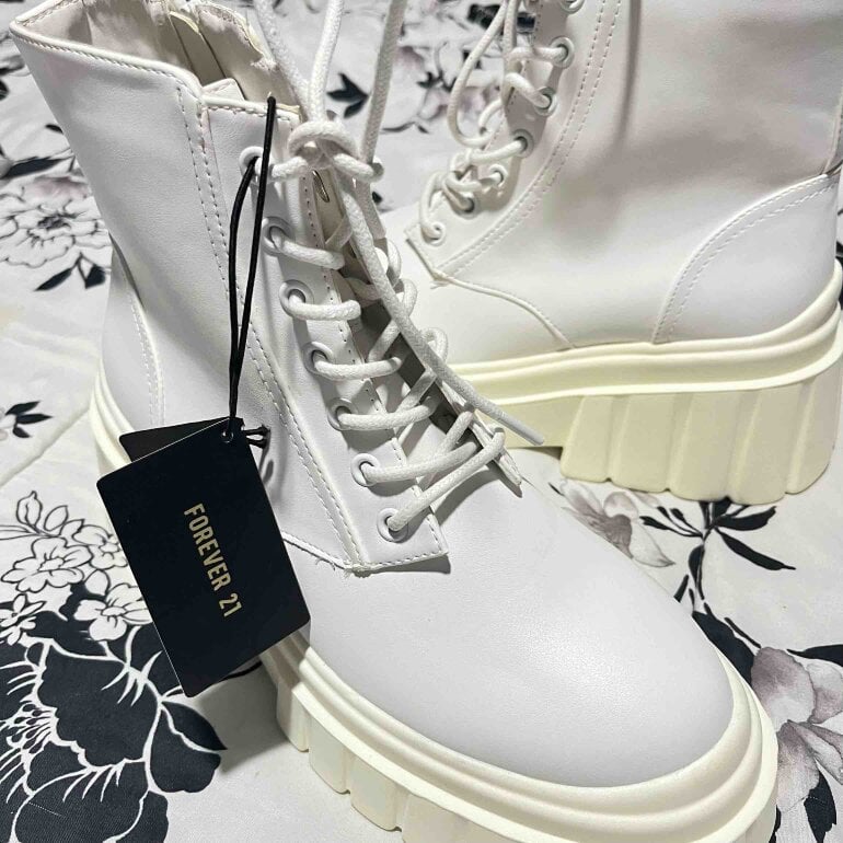 Botas de agujeta Forever 21 de segunda mano GoTrendier