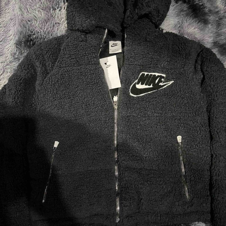 Chamarra Nike borrego original de segunda mano GoTrendier