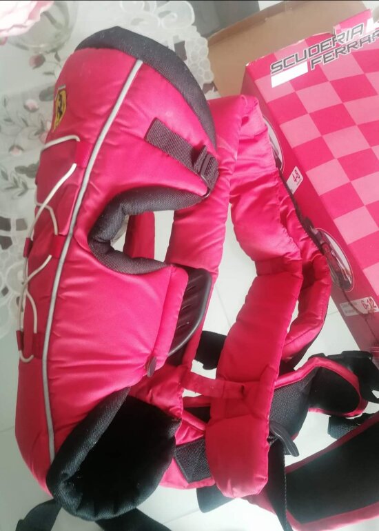 Cangurera para bebe marca Ferrari de segunda mano GoTrendier