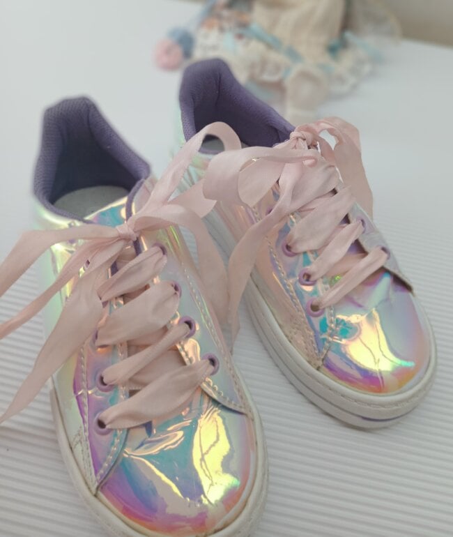 Tenis tornasol tonos pastel de Stylo de segunda mano GoTrendier