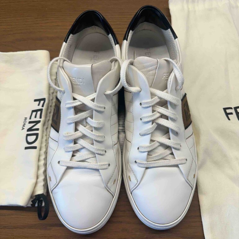 Tenis Fendi piel blanca de segunda mano GoTrendier