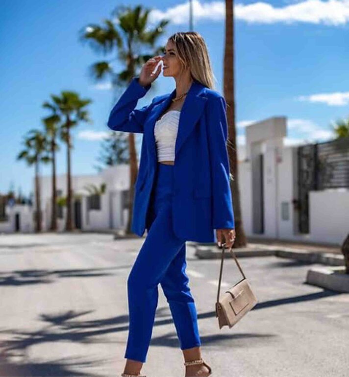 Mujer Outfit Con Bolso Azul Bolso Azul Electrico Zara Bolsos Grandes De  Mujer ZARA Espa A New