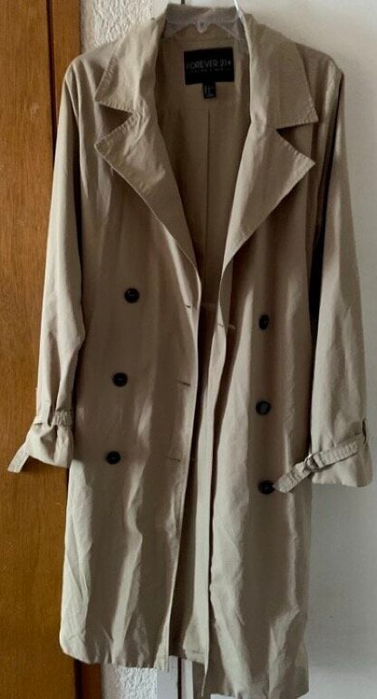 Gabardina beige Forever 21 de segunda mano GoTrendier