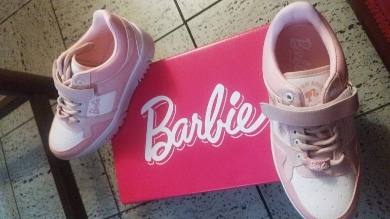 Tenis Barbie edición limitada de segunda mano GoTrendier