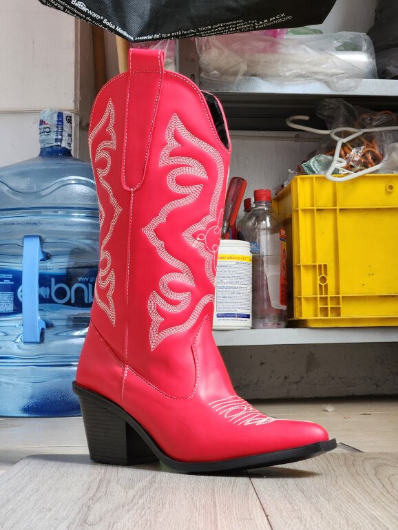 BOTAS VAQUERAS WESTERN ROJAS BORDADAS de Otras marcas de segunda mano ...