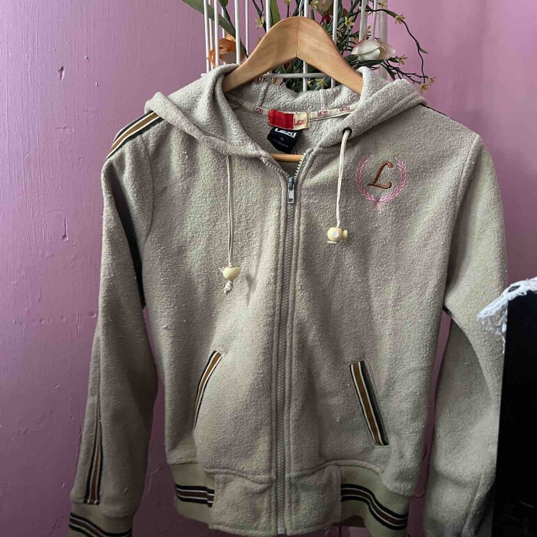 Sudadera cropped afelpada de Otras marcas de segunda mano GoTrendier